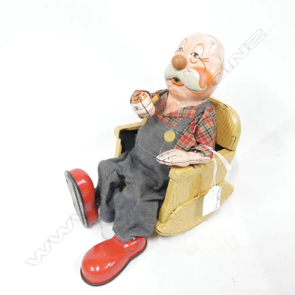 TIN PLATE GRANDPA IN ROCKING CHAIR MADE IN JAPAN H. 220MM - BATTERY OPERATED Image 1++